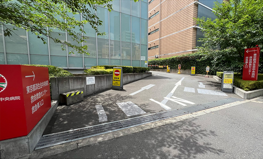 救急車入口付近写真